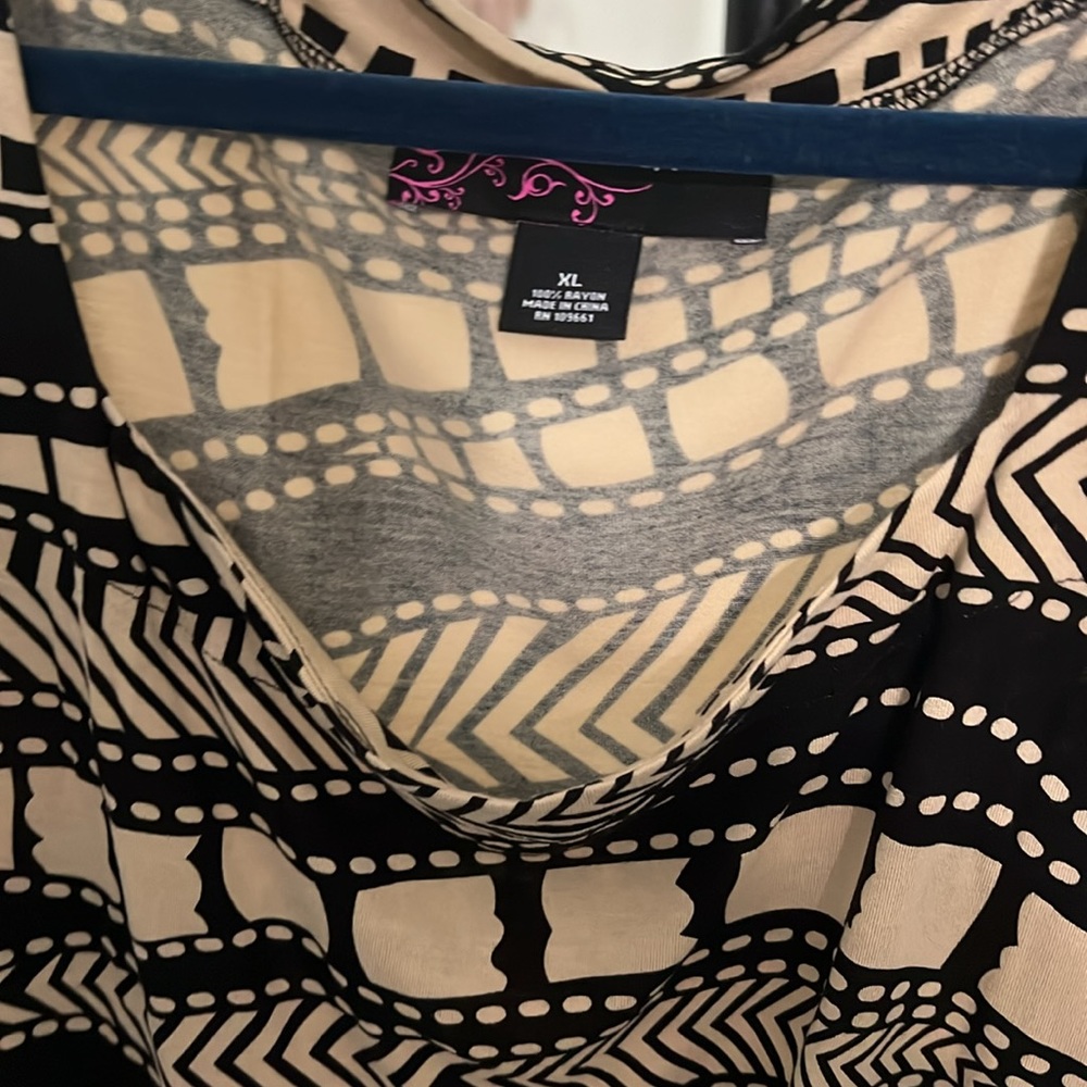Ladies Top - Picture 2 of 4